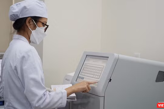 Dừng thanh toán theo chế độ BHYT cho các xét nghiệm sẽ ảnh hưởng nghiêm trọng đến tính mạng người bệnh và quyền lợi tài chính của bệnh nhân (Ảnh: BV Chợ Rẫy) 