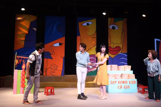 Cảnh trong vở diễn "Sướng quá xuân" sẽ chính thức đến với khán giả từ tối Mùng 1 Tết nguyên đán Nhâm Dần 2022. Ảnh: Khoa Trần 