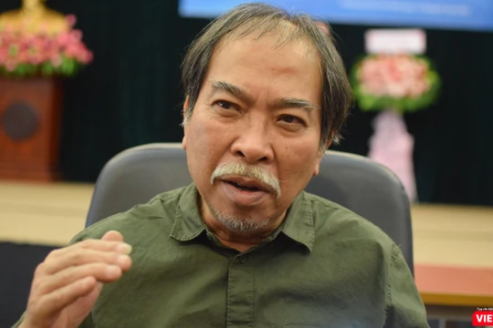 Nhà thơ Nguyễn Quang Thiều - Chủ tịch Hội Nhà văn Việt Nam nói về việc đưa văn chương Việt ra thế giới. Ảnh: Hoà Bình