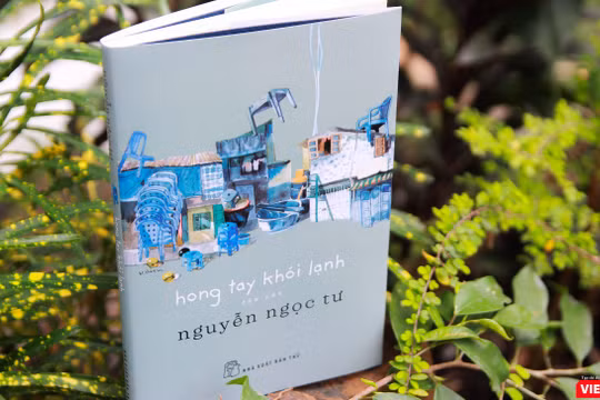 Nguyễn Ngọc Tư vừa ra mắt độc giả tập tản văn mới “Hong tay khói lạnh” 