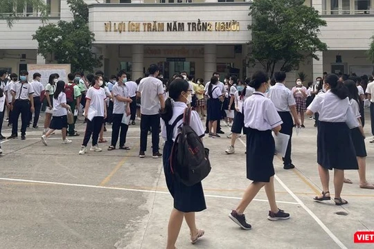 Thí sinh tham gia kỳ thi tuyển sinh lớp 10 - Ảnh: Thùy Nhung