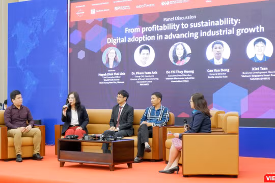 Tọa đàm với các chuyên gia nhận được nhiều câu hỏi nóng từ doanh nghiệp tham dự chương trình. Ảnh: HB