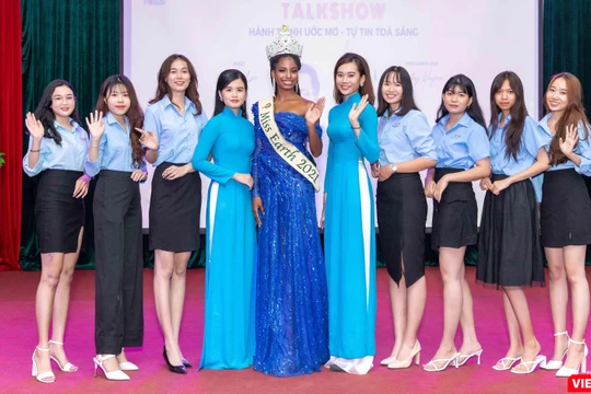 Miss Earth 2021, Hoa hậu Trái đất Destiny Wagner giao lưu với sinh viên Đại học Tây Đô