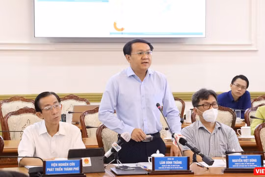 Giám đốc Sở TTTT TP.HCM - ông Lâm Đình Thắng cập nhật tình hình công tác chuyển đổi số của TP tại cuộc họp sáng 4/8