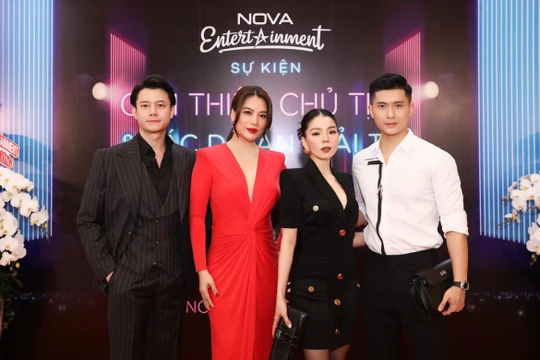 Diễn viên Anh Dũng, ca sĩ Lệ Quyên đến chúc mừng tân Chủ tịch Nova Entertainment Trương Ngọc Ánh 