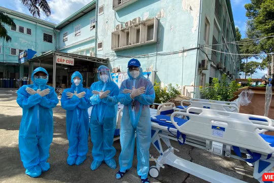 Tình nguyện viên đi chống dịch trong những ngày căng thẳng cao trào dịch bệnh 