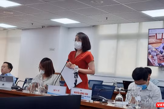 Bà Lê Thiện Quỳnh Như, Phó chánh văn phòng Sở Y tế TP.HCM phát biểu tại cuộc họp báo chiều 11/8. Ảnh: Hòa Bình