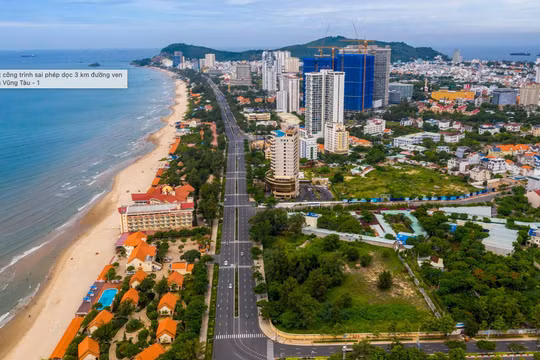 3 km đường ven biển Vũng Tàu xuất hiện nhiều công trình xây dựng sai, không phép, chắn bờ biển. Ảnh: Dân trí