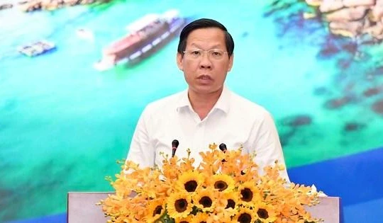 Chủ tịch UBND TPHCM Phan Văn Mãi phát biểu tại hội nghị. Ảnh: Việt Dũng