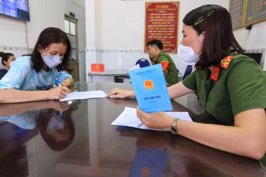 Thủ tướng Chính phủ yêu cầu chấn chỉnh thực hiện quy định liên quan đến bỏ sổ hộ khẩu giấy.