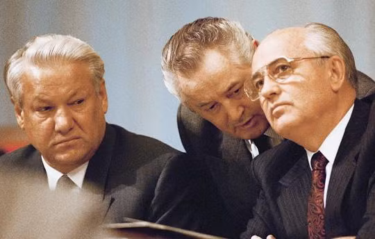 Mikhail Gorbachev (phải) và Boris Yeltsin (trái)-2 nhân vật đóng vai trò tối quan trọng trong sự kiện Liên Xô sụp đổ (Ảnh: Sputnik)