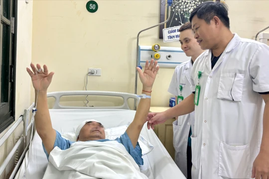 Lần đầu tiên mổ mở sọ, nội soi qua đường mũi để cắt u tuyến yên lớn