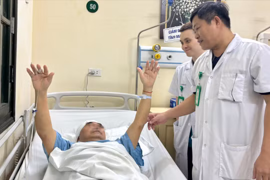 Lần đầu tiên mổ mở sọ, nội soi qua đường mũi để cắt u tuyến yên lớn