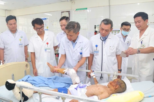 Y tế 12 tỉnh, thành vào tình trạng khẩn cấp ứng phó bão số 5