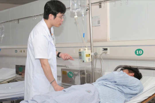 Làm trong xưởng nóng 39°C không uống nước, 9X nguy kịch vì suy thận