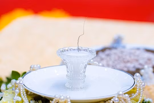 Vật thể được cho là "xá lợi tóc Đức Phật" được trưng bày tại Chùa Ba Vàng. (Ảnh: Chùa Ba Vàng)