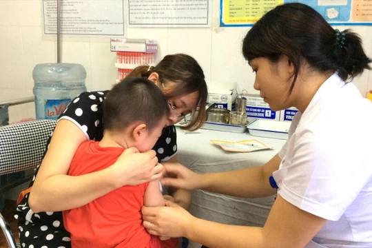 Tiêm vaccine Tiêm chủng mở rộng cho trẻ rất có ý nghĩa để ngăn ngừa dịch bệnh 