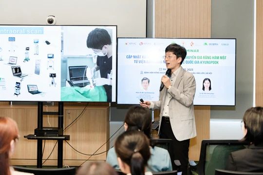 GS. TS. BS Lee Duhyeong - Chủ nhiệm lĩnh vực răng hàm mặt (Hiệp hội Phẫu thuật và Tạo hình Hàn Quốc – APAAS), Giám đốc chuyên môn Học viện phục hình răng Hàn Quốc - chia sẻ về xu hướng ứng dụng AI trong khám và điều trị
