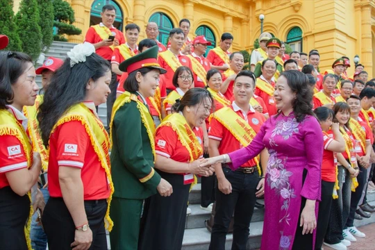 Hành trình yêu thương từ những người khoác áo blouse trắng