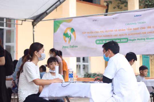 Khám tầm soát cho trẻ tại huyện Mường Khương, tỉnh Lào Cai