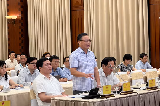 Ông Lê Văn Thanh - Thứ trưởng Bộ Lao động Thương binh và Xã hội - giải thích về việc lựa chọn phương án nghỉ Tết