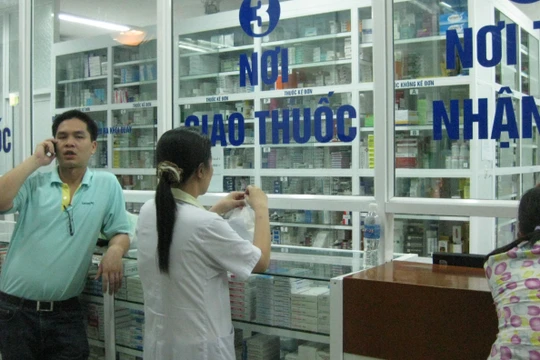 Các bệnh viện phải công khai giá thuốc bảo hiểm y tế trúng thầu