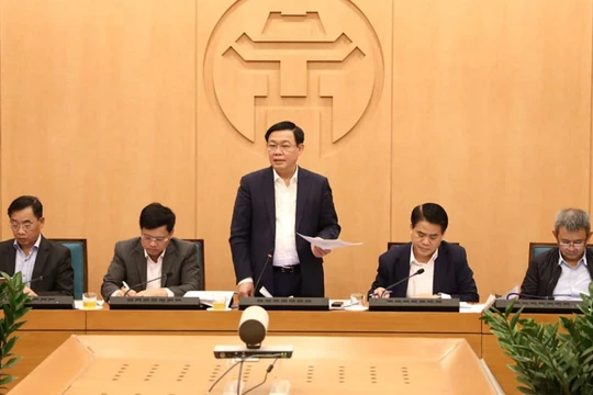 Bí thư Thành ủy Hà Nội Vương Đình Huệ chủ trì cuộc họp Ban Chỉ đạo phòng chống dịch bệnh COVID-19 TP. Hà Nội sáng nay 7/3. (ảnh: Gia Huy)