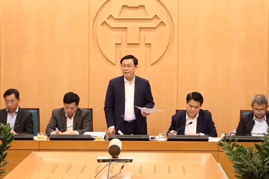 Bí thư Thành ủy Hà Nội Vương Đình Huệ chủ trì cuộc họp Ban Chỉ đạo phòng chống dịch bệnh COVID-19 TP. Hà Nội sáng nay 7/3. (ảnh: Gia Huy)