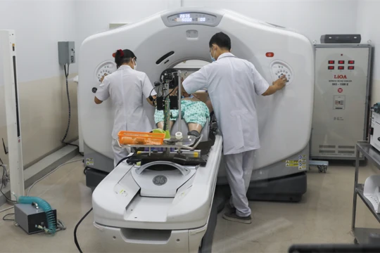 Chụp cắt lớp cho bệnh nhân tại BV Ung bướu TP HCM (Ảnh: Sở Y tế TP.HCM)