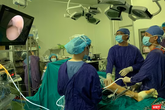 Một ca phẫu thuật thay khớp gối tại BV Việt Đức