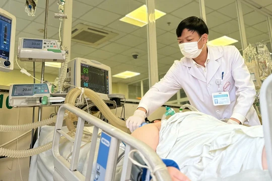 Người phụ nữ béo phì, bị xuất huyết não sau uống rượu được cứu sống ngoạn mục 