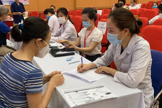 Bộ Y tế: Chấm dứt dùng vaccine AstraZeneca cho nhu cầu khẩn cấp vì dịch COVID-19 không còn cấp bách