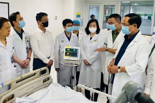 Chuyển nữ bệnh nhân nặng nhất trong vụ cháy ở Trung Kính sang Bệnh viện Bạch Mai