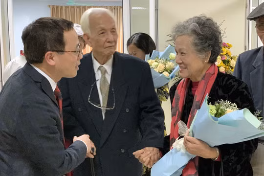 GS.TS. Tạ Thành Văn – Hiệu trưởng Trường Đại học Y Hà Nội - tri ân các giáo sư tiền bối của Trường