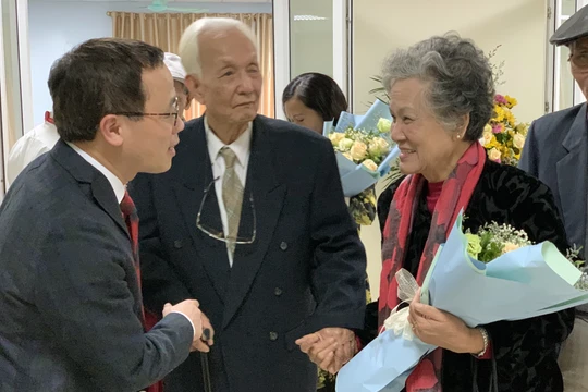 GS.TS. Tạ Thành Văn – Hiệu trưởng Trường Đại học Y Hà Nội - tri ân các giáo sư tiền bối của Trường