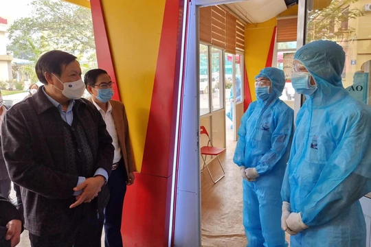 Thứ trưởng Bộ Y tế Đỗ Xuân Tuyên – Phó Ban Chỉ đạo Quốc gia phòng , chống dịch COVID-19 kiểm tra công tác phòng, chống dịch COVID-19 tại Hải Phòng