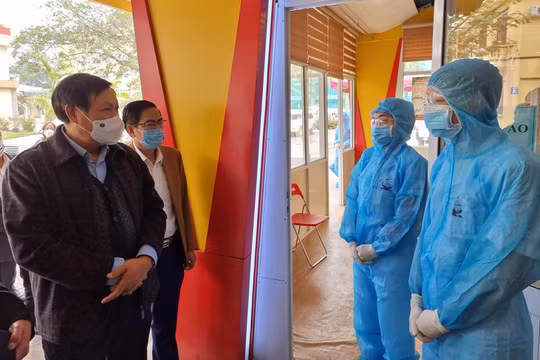 Thứ trưởng Bộ Y tế Đỗ Xuân Tuyên – Phó Ban Chỉ đạo Quốc gia phòng , chống dịch COVID-19 kiểm tra công tác phòng, chống dịch COVID-19 tại Hải Phòng