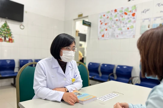 BS. Trịnh Thị Vân Anh - Phòng Rối loạn liên quan đến stress và Sức khoẻ tình dục & giới tính - tư vấn cho bệnh nhân