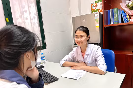 BSCKII. Cao Thị Ánh Tuyết tư vấn cho một bệnh nhân bị rối loạn học tập