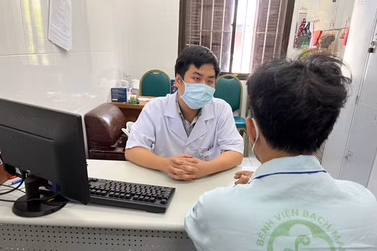 Ths. Nguyễn Thành Long tư vấn cho bệnh nhân nghiện internet