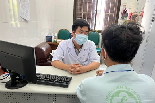 Ths. Nguyễn Thành Long tư vấn cho bệnh nhân nghiện internet