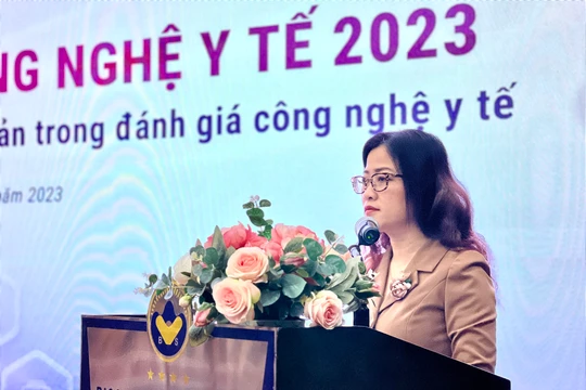 Bà Trần Thị Trang - Vụ trưởng Vụ BHYT Bộ Y tế: Việc cập nhật Danh mục thuốc BHYT thông qua đánh giá CNYT sẽ khuyến nghị doanh nghiệp điều chỉnh giá thuốc phù hợp, để tăng tỉ lệ chi trả, giảm chi tiền túi của người dân