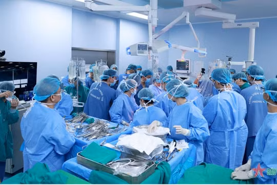 Chàng trai 20 tuổi hiến tạng, hai bệnh viện quân đội phối hợp lấy - ghép 7 mô tạng