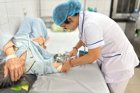 Kê đơn thuốc dài ngày: Cá thể hóa, tránh máy móc khi áp dụng quy định mới