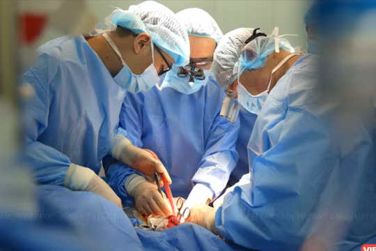 Tháo gỡ được các “điểm nghẽn” về đấu thầu, bệnh viện mới có đủ thuốc và vật tư y tế