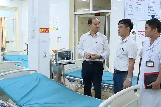 Rà soát người già, trẻ em, phụ nữ có thai, người tàn tật ở vùng lụt Hà Nội để hỗ trợ y tế