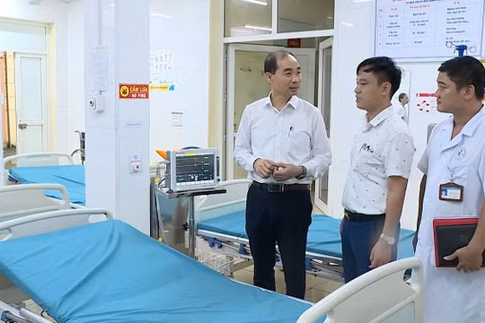 Rà soát người già, trẻ em, phụ nữ có thai, người tàn tật ở vùng lụt Hà Nội để hỗ trợ y tế