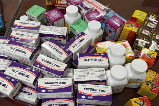 Cảnh báo thuốc giả lan qua mạng xã hội, Bộ Y tế kiến nghị siết quản lý