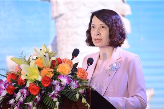 Bà Nguyễn Thị Liên Hương, Thứ trưởng Bộ Y tế, phát biểu tại Hội nghị.