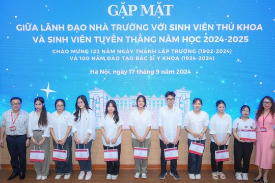 Trường Đại học Y Hà Nội gặp mặt các “anh tài” vừa được tuyển thẳng